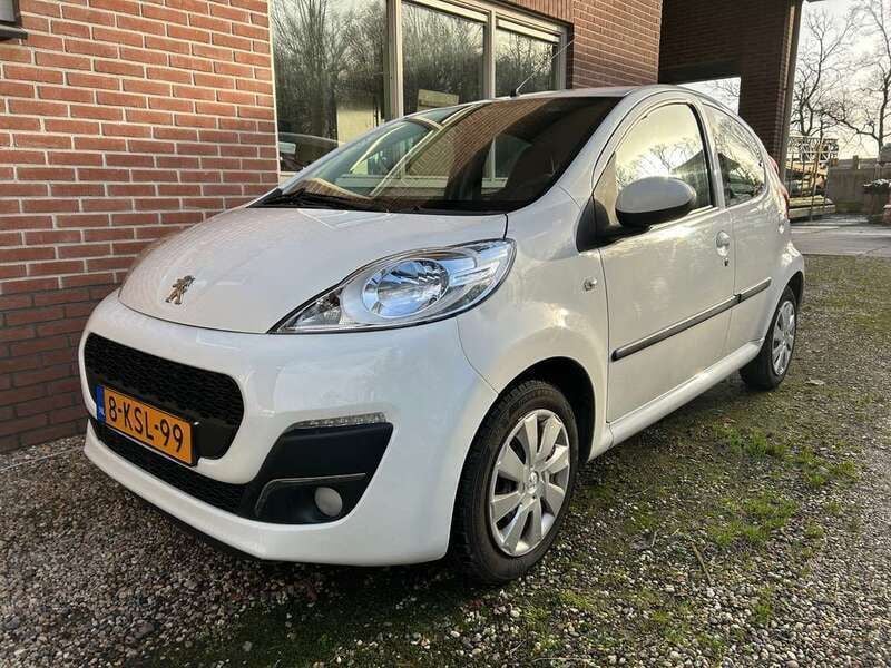Wit Gebruikt 2013 Peugeot 107 Active Hatchback | € 4.250 (Goede deal) - Afbeelding 1/4