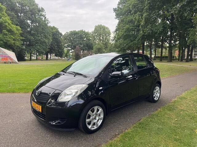 Zwart Gebruikt 2006 Toyota Yaris Terra Hatchback | € 2.999 (Eerlijke prijs) - Afbeelding 1/4