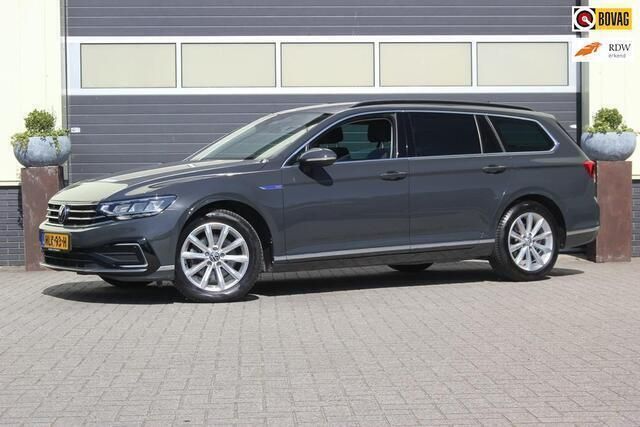 Grijs Gebruikt 2021 VW Passat Business Stationwagen | € 23.700 (Goede deal) - Afbeelding 1/4