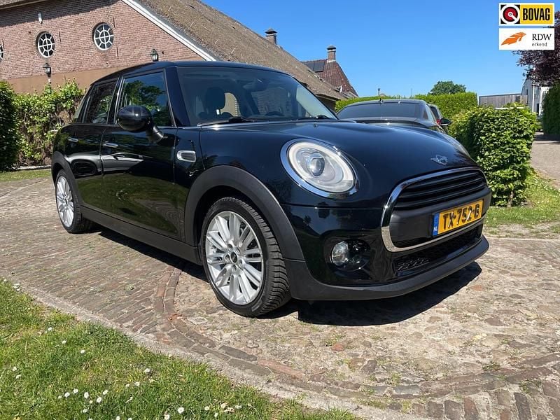Zwart Gebruikt 2015 Mini Cooper Business Hatchback | € 9.950 (Goede deal) - Afbeelding 1/3
