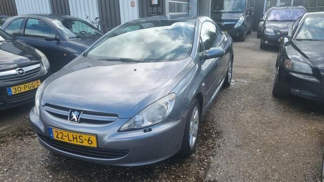 Grijs Gebruikt 2004 Peugeot 307 CC Cabriolet | € 1.699 (Duur) - Afbeelding 1/4
