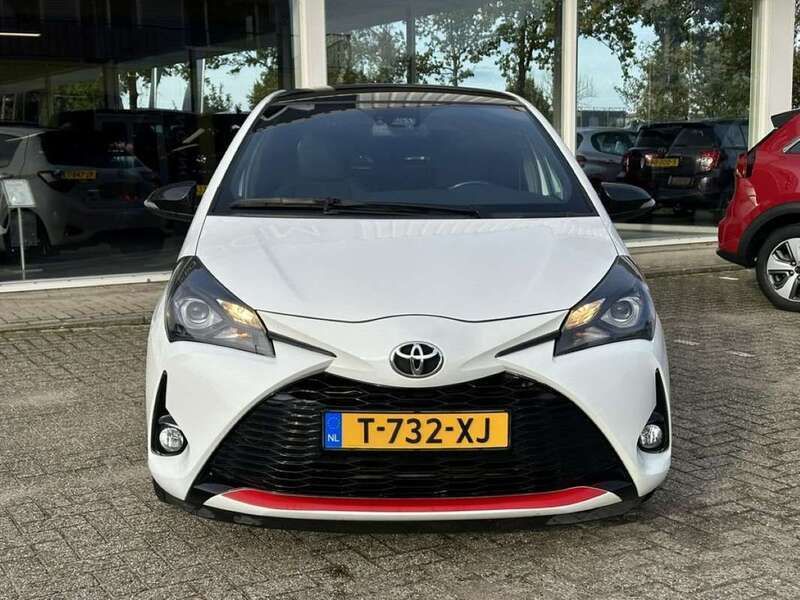 Wit Gebruikt 2019 Toyota Yaris Hybrid Sport MPV | € 17.950 (Goede deal) - Afbeelding 1/4