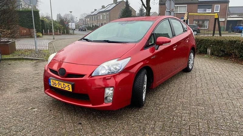 Rood Occasion 2011 Toyota Prius Business Edition Hatchback | € 4.500 (Goede deal) - Afbeelding 1/4