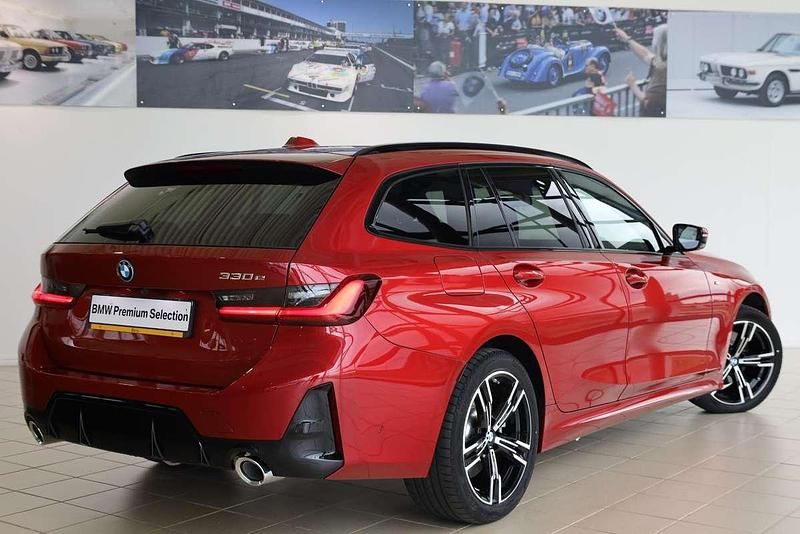 Occasion BMW 330e Comfort Edition 292 PK (214 kW) 2025 Rood Stationwagen