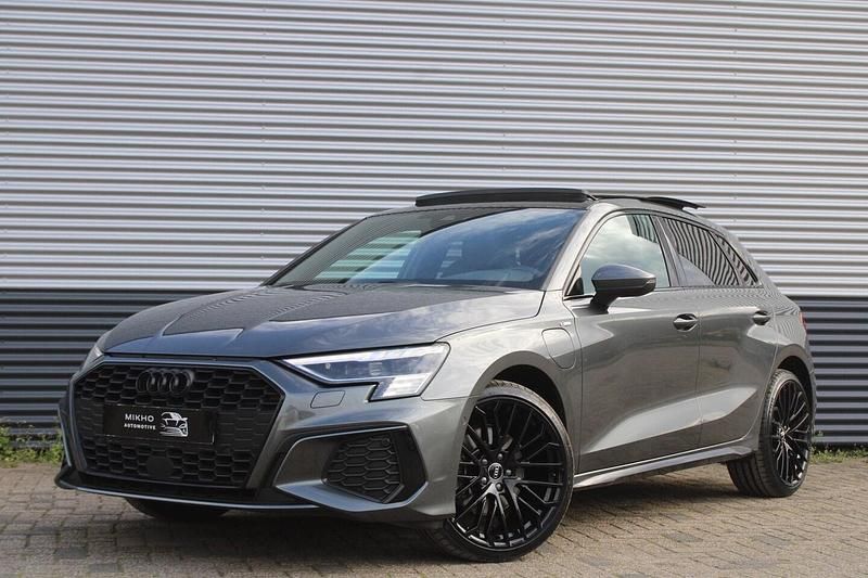 Grijs Occasion 2020 Audi A3 Sportback e-tron S-Line Hatchback | € 29.950 (Iets duurder) - Afbeelding 1/4