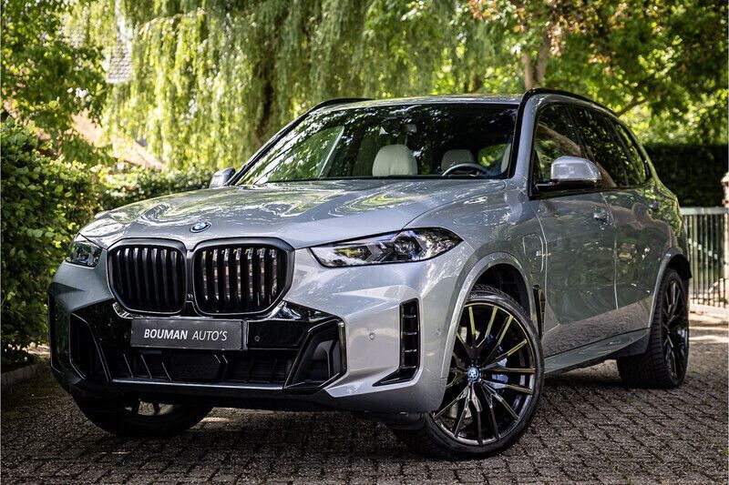 Grijs Gebruikt 2024 BMW X5 M Sport SUV | € 104.750 (Duur) - Afbeelding 1/4