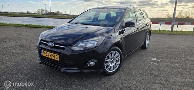 Zwart Gebruikt 2013 Ford Focus Titanium Stationwagen | € 3.950 (Eerlijke prijs) - Afbeelding 1/4