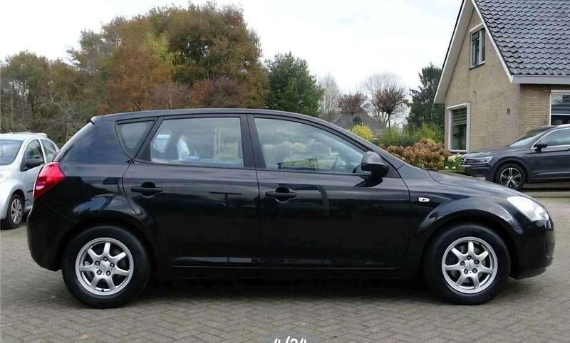 Occasion Kia Ceed 109 PK (80 kW) 2009 Zwart Hatchback