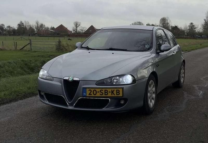 Blauw Gebruikt 2005 Alfa Romeo 147 Veloce Hatchback | € 1.499 (Iets duurder) - Afbeelding 1/4