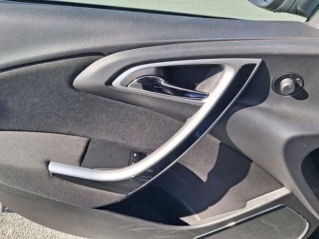 Occasion Opel Astra Sport 140 PK (102 kW) 2011 Zwart Hatchback