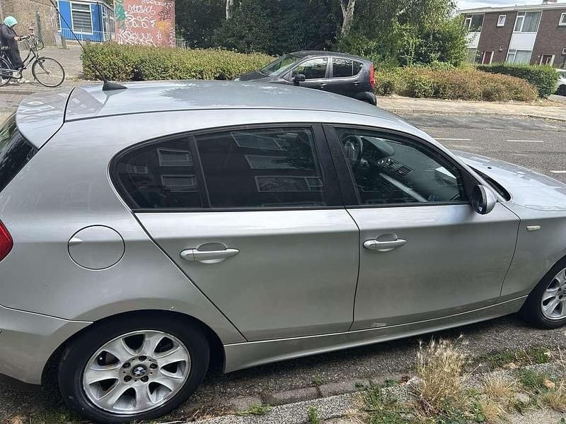 Grijs Gebruikt 2005 BMW 116 Executive Hatchback | € 2.200 (Iets duurder) - Afbeelding 1/4