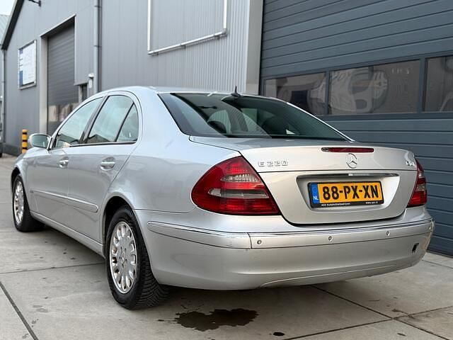 Occasion Mercedes E220 Elegance 150 PK (110 kW) 2005 Grijs (metallic) Sedan