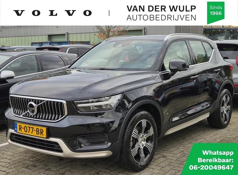 Zwart Gebruikt 2022 Volvo XC40 Inscription SUV | € 33.950 (Goede deal) - Afbeelding 1/4