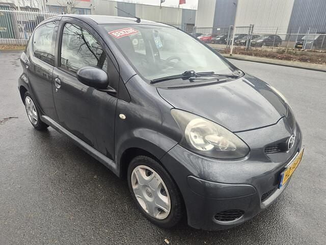 Occasion Toyota Aygo 68 PK (50 kW) 2009 Grijs (metallic) Hatchback