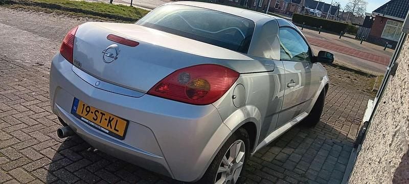 Occasion Opel Tigra Sport 90 PK (66 kW) 2006 Zilver Cabriolet