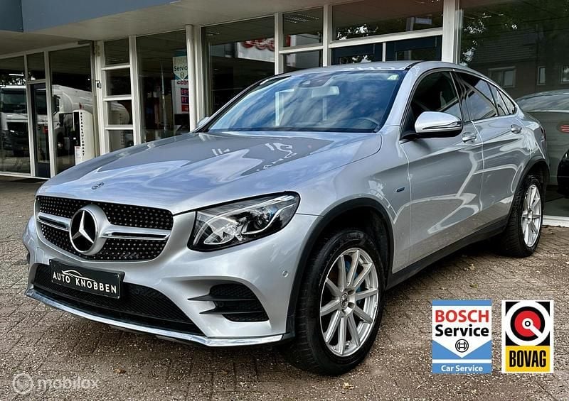 Grijs, metallic lak Gebruikt 2017 Mercedes GLC350 AMG line Coupé | € 32.800 (Eerlijke prijs) - Afbeelding 1/4