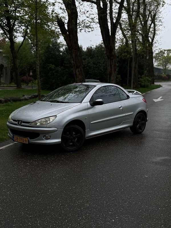 Gebruikt 2005 Peugeot 206 CC Platinum Cabriolet | € 1.100 (Eerlijke prijs) - Afbeelding 1/4