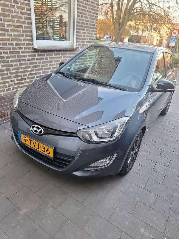 Grijs Gebruikt 2014 Hyundai i20 GO! MPV | € 8.000 - Afbeelding 1/4