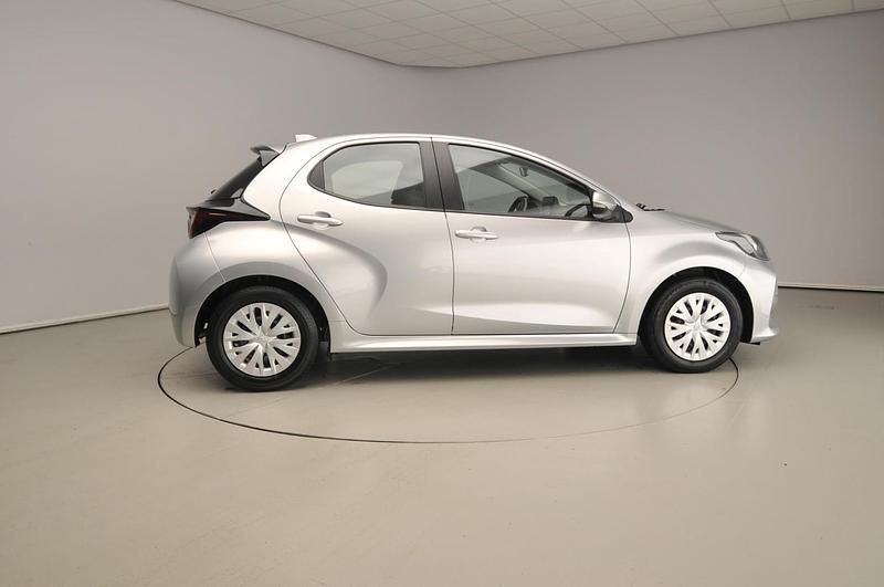 Occasion Toyota Yaris Hybrid Active 116 PK (85 kW) 2022 Grijs Hatchback