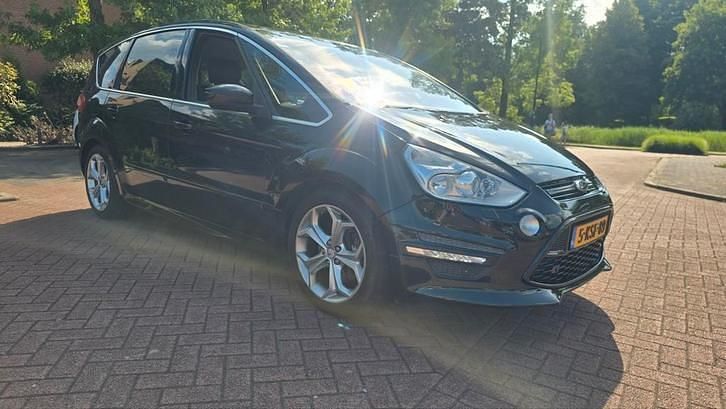 Zwart Gebruikt 2010 Ford S-MAX S MPV | € 7.850 (Eerlijke prijs) - Afbeelding 1/4