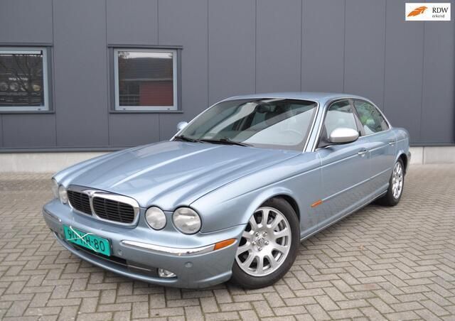 Blauw, metallic lak Gebruikt 2003 Jaguar XJ Executive Sedan | € 11.950 (Eerlijke prijs) - Afbeelding 1/4
