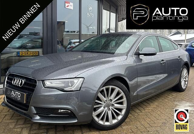 Grijs (metallic) Occasion 2013 Audi A5 Sportback Proline Hatchback | € 10.945 (Eerlijke prijs) - Afbeelding 1/4