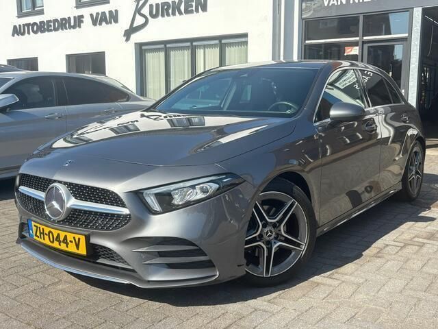 Grijs Gebruikt 2019 Mercedes A180 Business Hatchback | € 24.950 (Eerlijke prijs) - Afbeelding 1/4