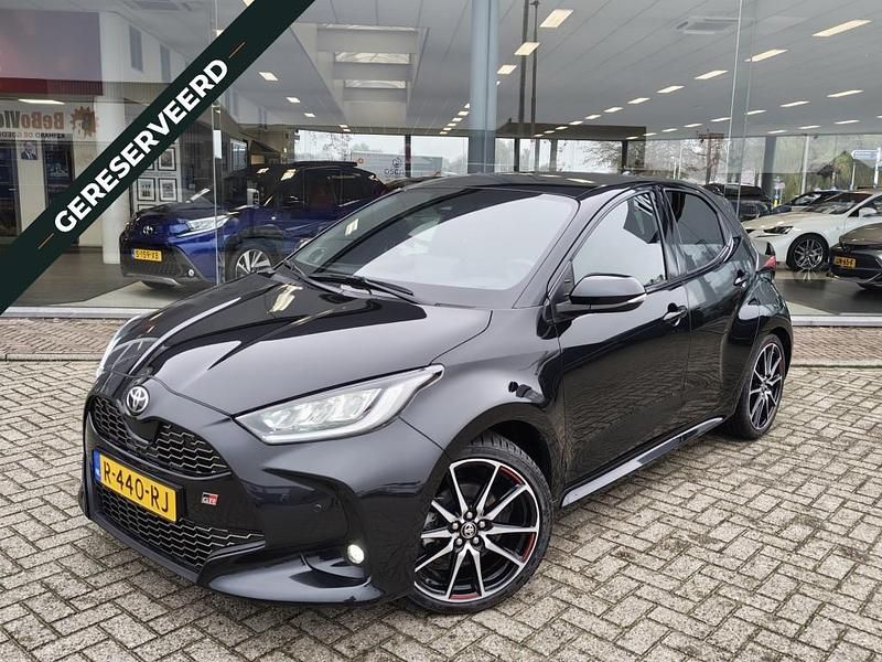 Zwart Occasion 2022 Toyota Yaris Hybrid Premium Hatchback | € 24.695 (Duur) - Afbeelding 1/4