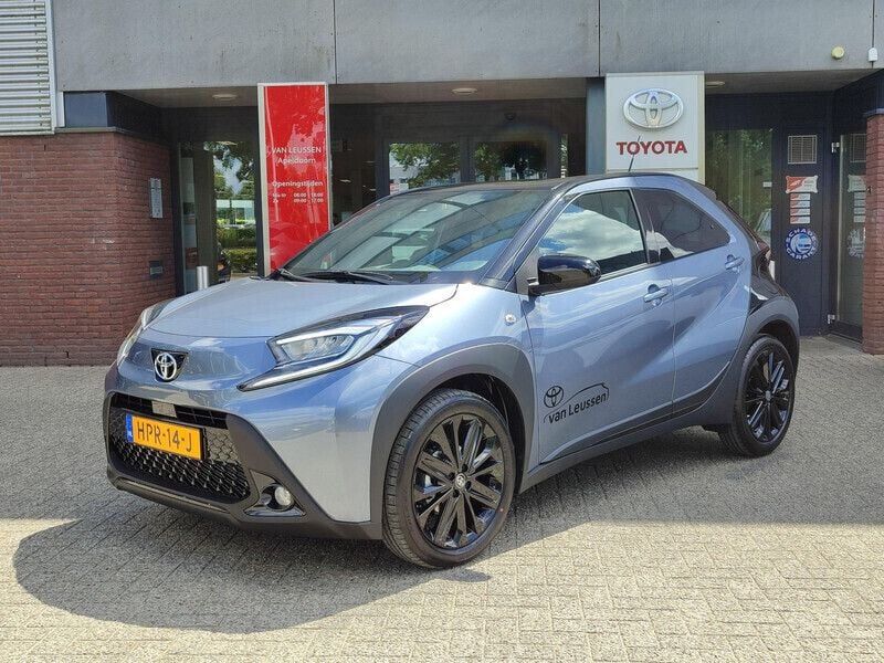 Blauw Nieuw 2025 Toyota Aygo Design Hatchback | € 24.900 (Eerlijke prijs) - Afbeelding 1/4