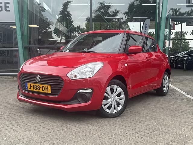 Rood Gebruikt 2020 Suzuki Swift Comfort Hatchback | € 13.850 (Eerlijke prijs) - Afbeelding 1/4