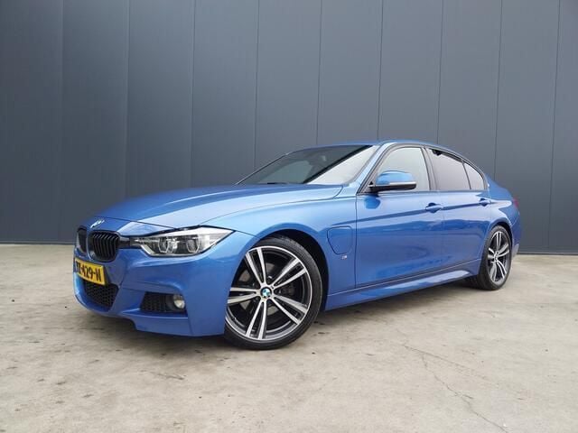 Blauw Gebruikt 2016 BMW 330 Executive Sedan | € 19.450 (Goede deal) - Afbeelding 1/4