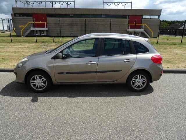 Occasion Renault Clio GrandTour Dynamique 111 PK (81 kW) 2008 Beige, metallic lak Stationwagen