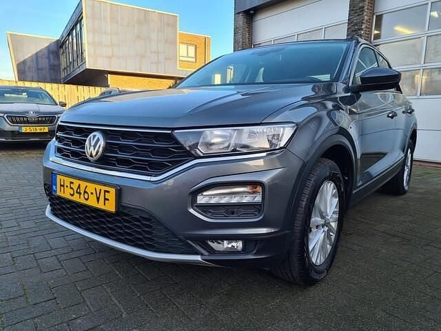 Grijs, metallic lak Gebruikt 2020 VW T-Roc Style SUV | € 17.950 (Goede deal) - Afbeelding 1/4