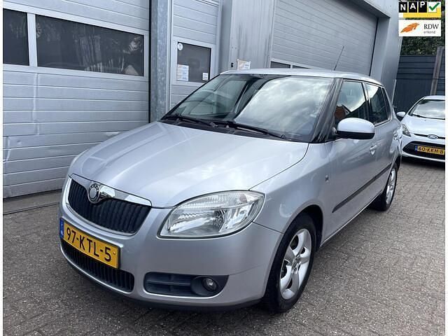 Grijs Gebruikt 2010 Skoda Fabia Business Line Hatchback | € 2.995 (Eerlijke prijs) - Afbeelding 1/4