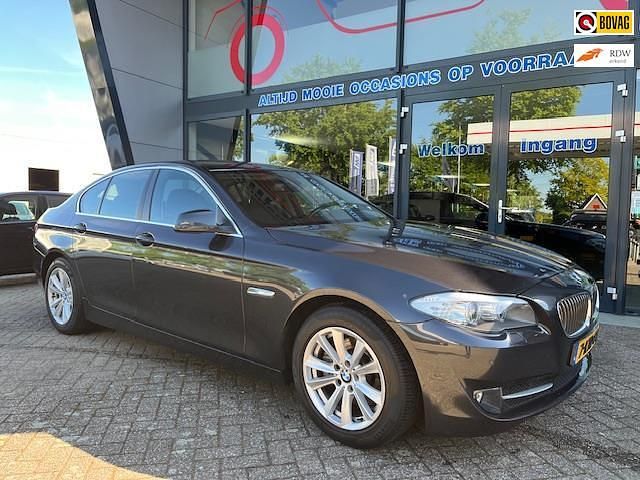 Grijs Gebruikt 2013 BMW 520 Sedan | € 14.800 (Iets duurder) - Afbeelding 1/4