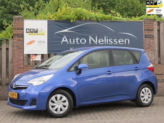 Blauw Gebruikt 2012 Toyota Verso-S Comfort MPV | € 7.450 (Eerlijke prijs) - Afbeelding 1/4