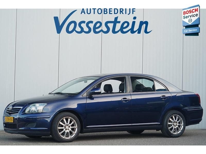Blauw, metallic lak Gebruikt 2007 Toyota Avensis Terra Sedan | € 3.950 (Goede deal) - Afbeelding 1/4