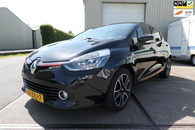 Zwart, metallic lak Occasion 2013 Renault Clio IV Expression Hatchback | € 7.495 (Iets duurder) - Afbeelding 1/4