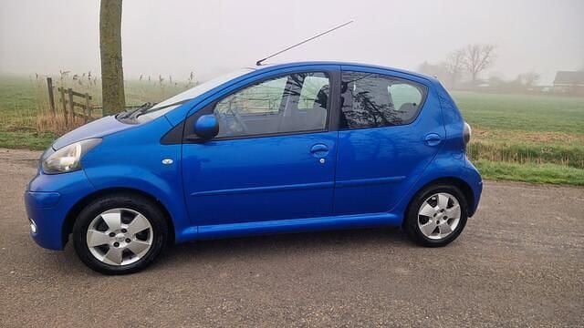 Occasion Toyota Aygo 68 PK (50 kW) 2009 Blauw Hatchback