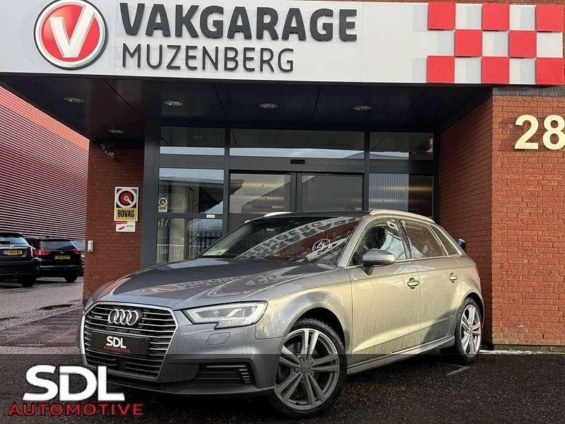Occasion Audi A3 Sportback e-tron Sport 204 PK (150 kW) 2020 Grijs (metallic) Hatchback