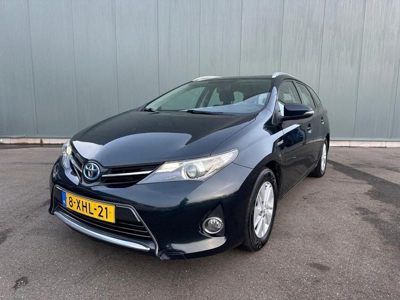 Grijs Occasion 2014 Toyota Auris Hybrid Hatchback | € 6.495 (Duur) - Afbeelding 1/4