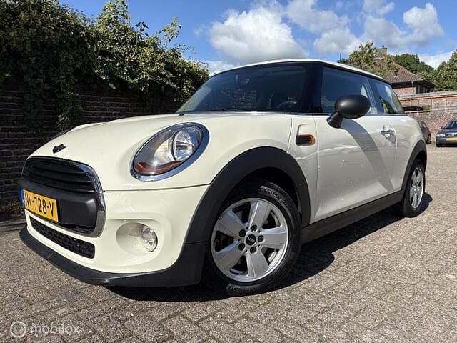 Wit Gebruikt 2017 Mini ONE Business Hatchback | € 10.850 (Goede deal) - Afbeelding 1/4