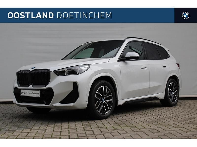 Wit Gebruikt 2023 BMW iX1 M Sport SUV | € 42.950 (Eerlijke prijs) - Afbeelding 1/3