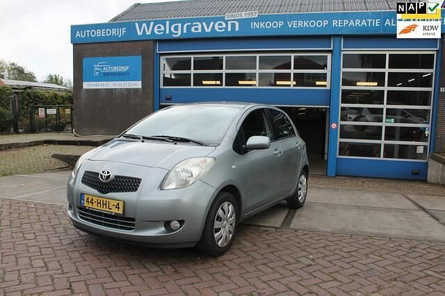 Grijs Occasion 2008 Toyota Yaris Sol Hatchback | € 4.850 (Eerlijke prijs) - Afbeelding 1/4