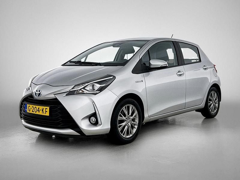 Grijs Occasion 2019 Toyota Yaris Hybrid Design Hatchback | € 14.950 (Goede deal) - Afbeelding 1/3