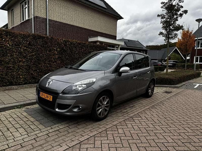 Grijs Gebruikt 2010 Renault Scénic III MPV | € 5.500 (Eerlijke prijs) - Afbeelding 1/4