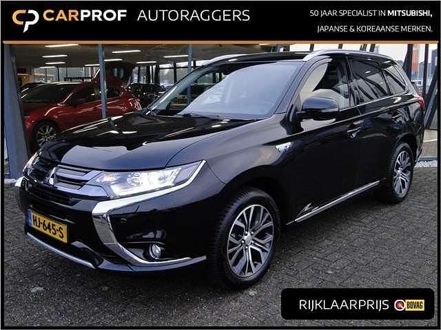 Zwart (metallic) Gebruikt 2015 Mitsubishi Outlander P-HEV SUV | € 15.945 (Iets duurder) - Afbeelding 1/4