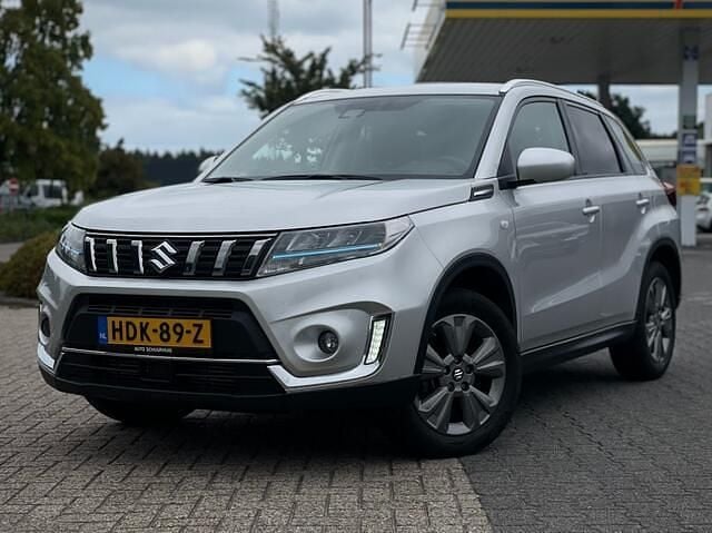 Grijs Gebruikt 2023 Suzuki Vitara SUV | € 22.900 (Goede deal) - Afbeelding 1/4