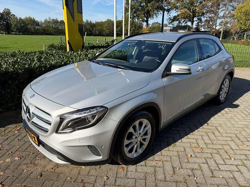 Grijs Gebruikt 2014 Mercedes 200 Prestige SUV | € 15.950 - Afbeelding 1/4