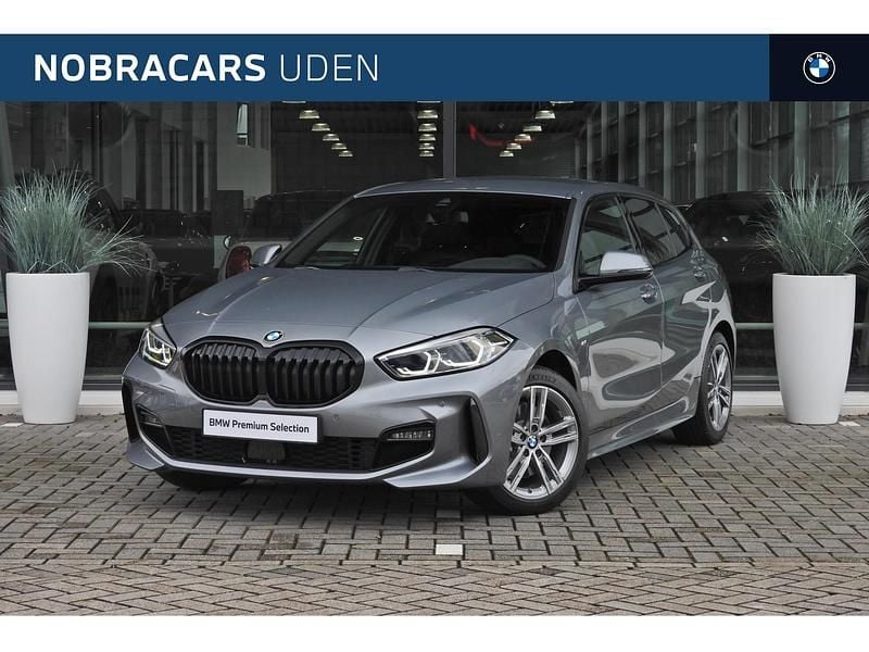 Skyscraper grey Gebruikt 2024 BMW 118 Executive Hatchback | € 33.850 (Goede deal) - Afbeelding 1/4